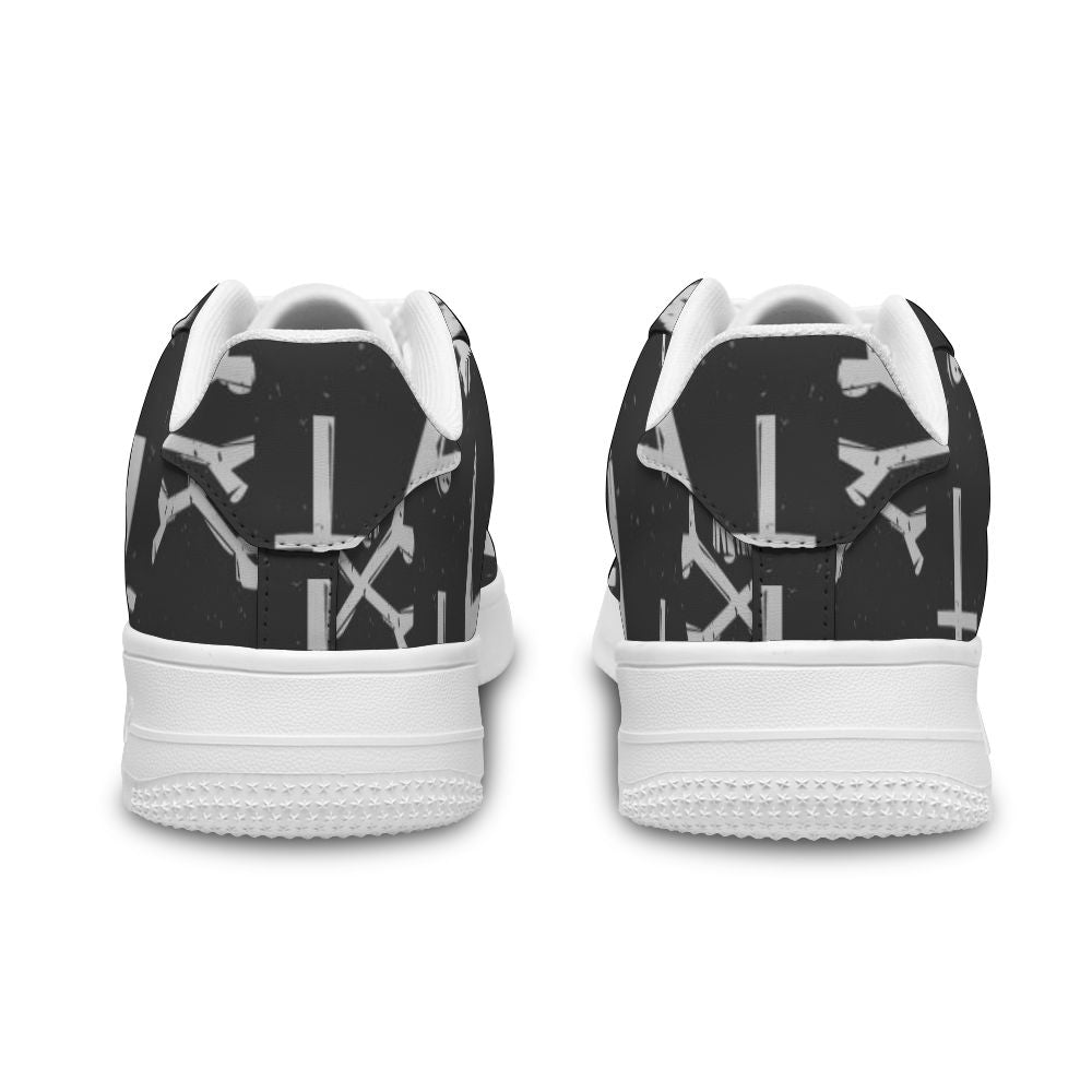 Passen Sie weiße Totenkopf auf schwarzem Hintergrund Sneakers für Frauen und Männer an